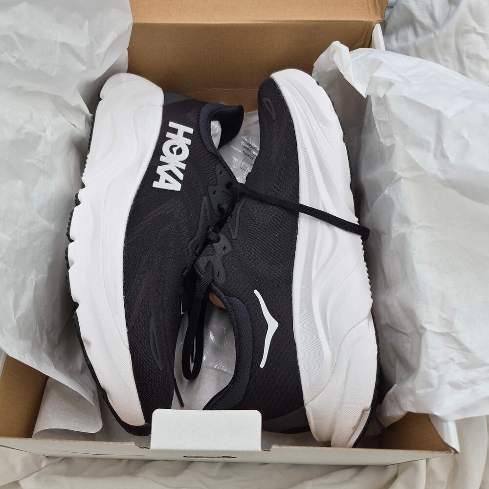 NEW Hoka one one Arahi 8 Black white men's size 10.5 D